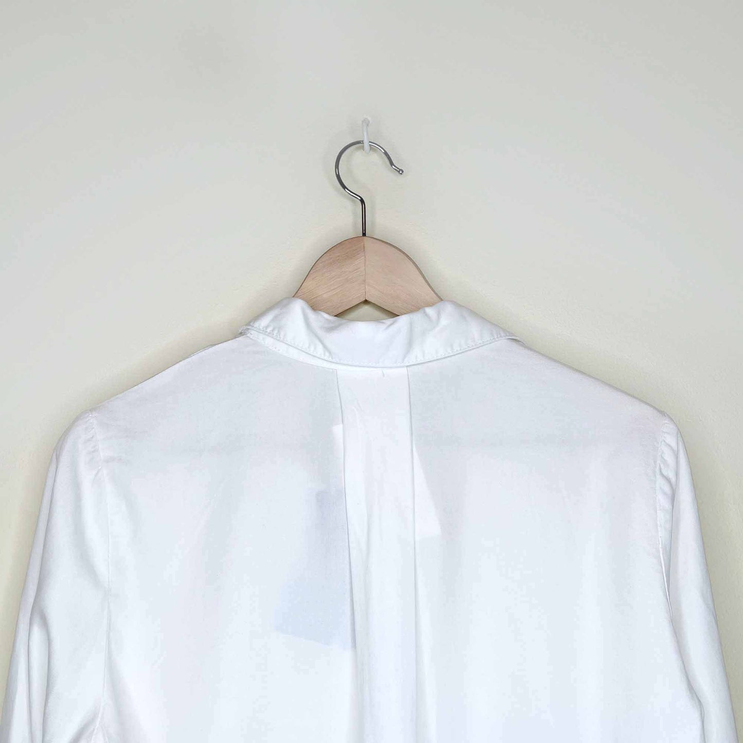 nwt velvet heart riley split tail raw hem button down shirt - size xs