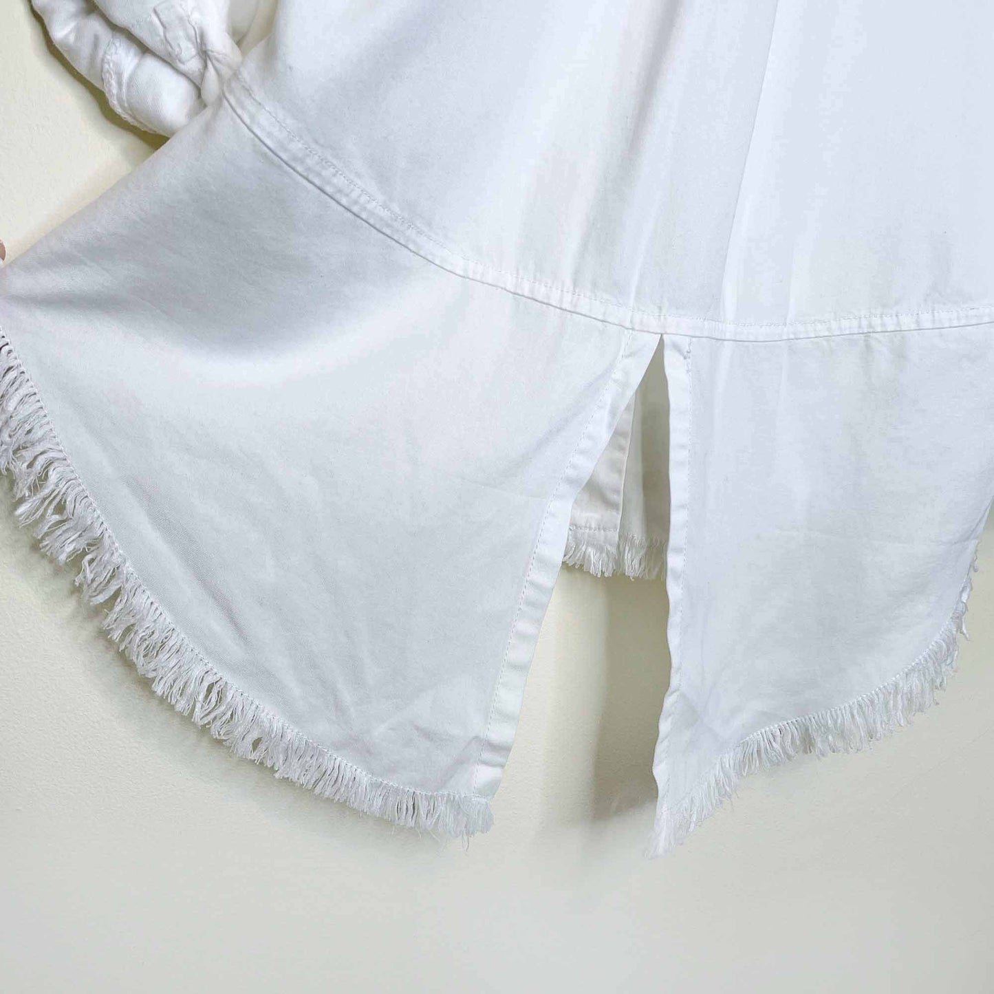 nwt velvet heart riley split tail raw hem button down shirt - size xs