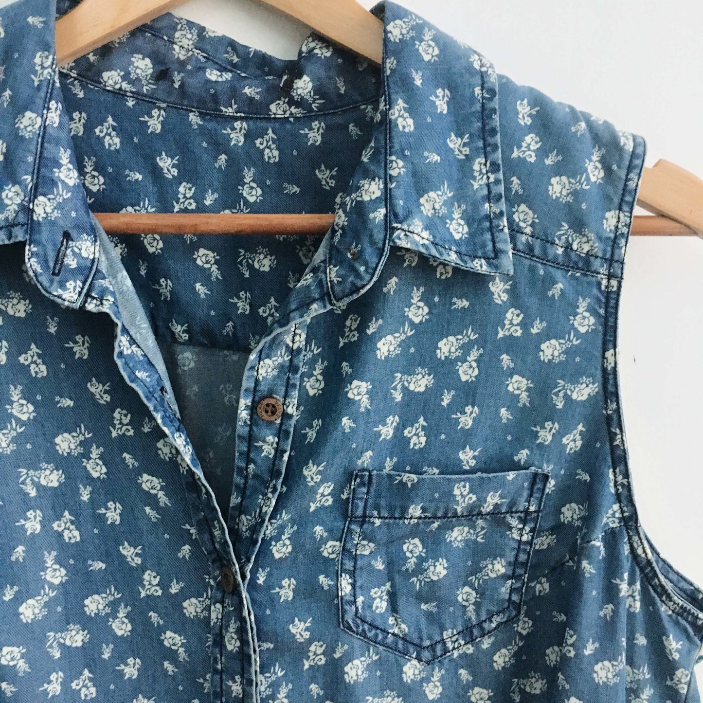 Velvet Heart Chambray Shirt with Roses - size Large