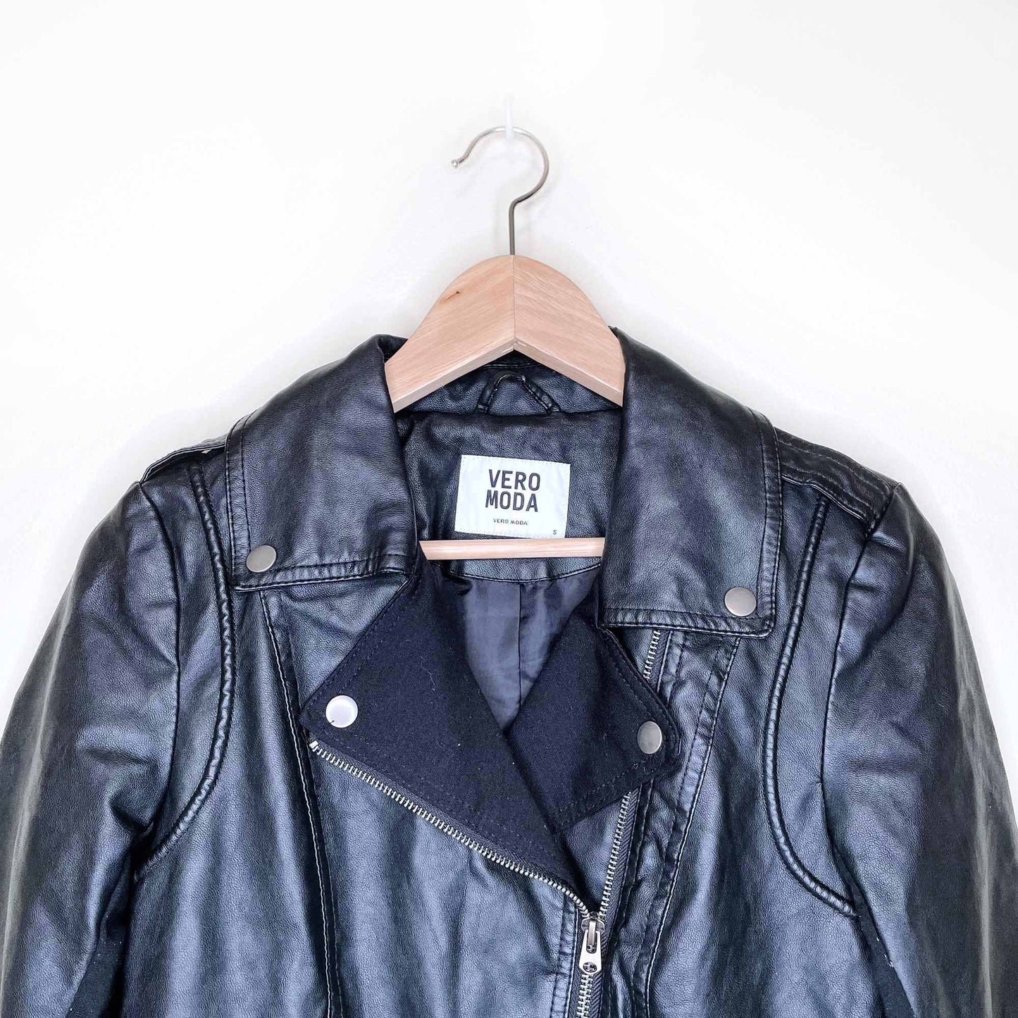 vero moda polly short faux leather moto biker jacket - size small