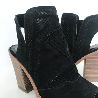 Vince Camuto Karinta Bootie - size 9