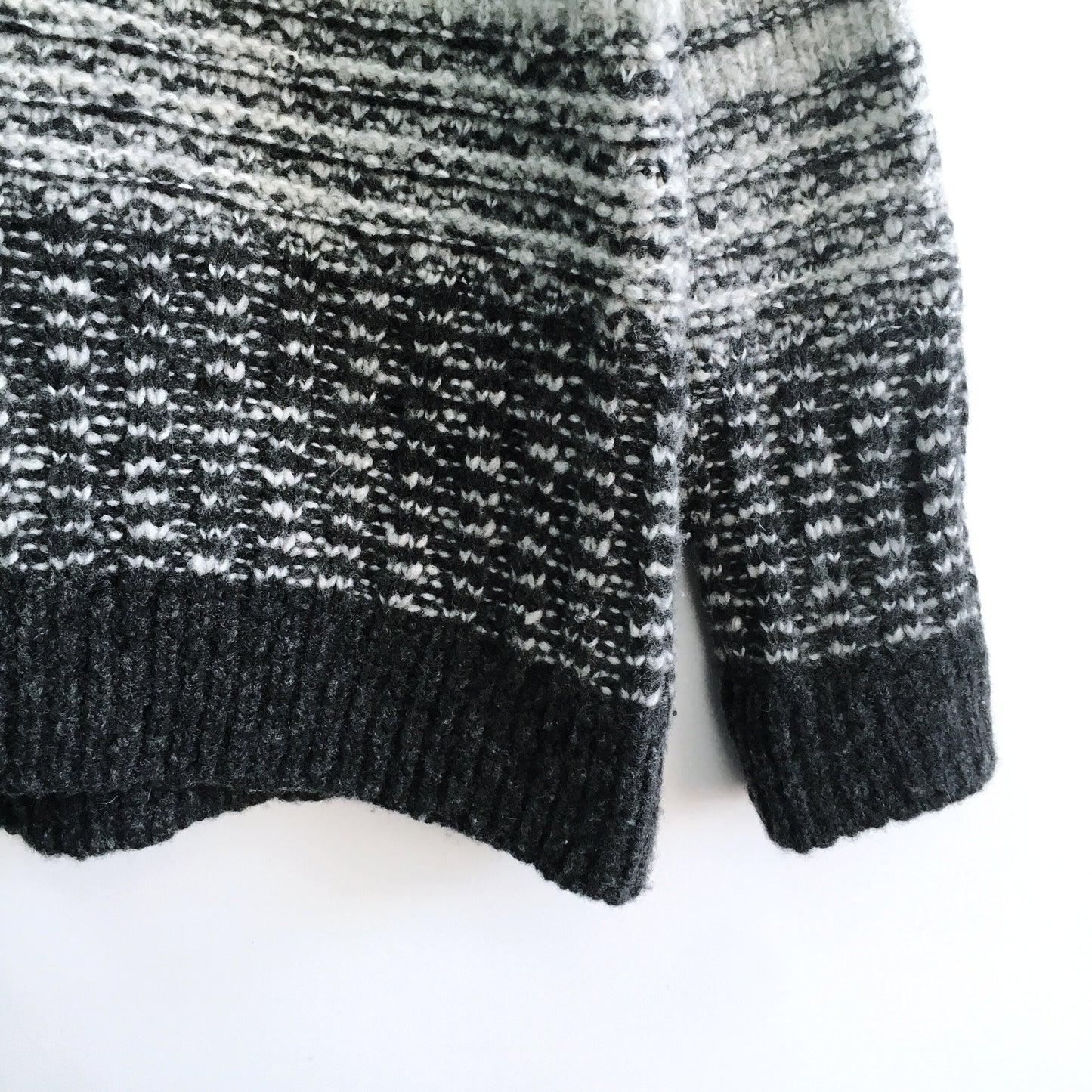 Vince Textured Striped Wool Sweater - size Medium