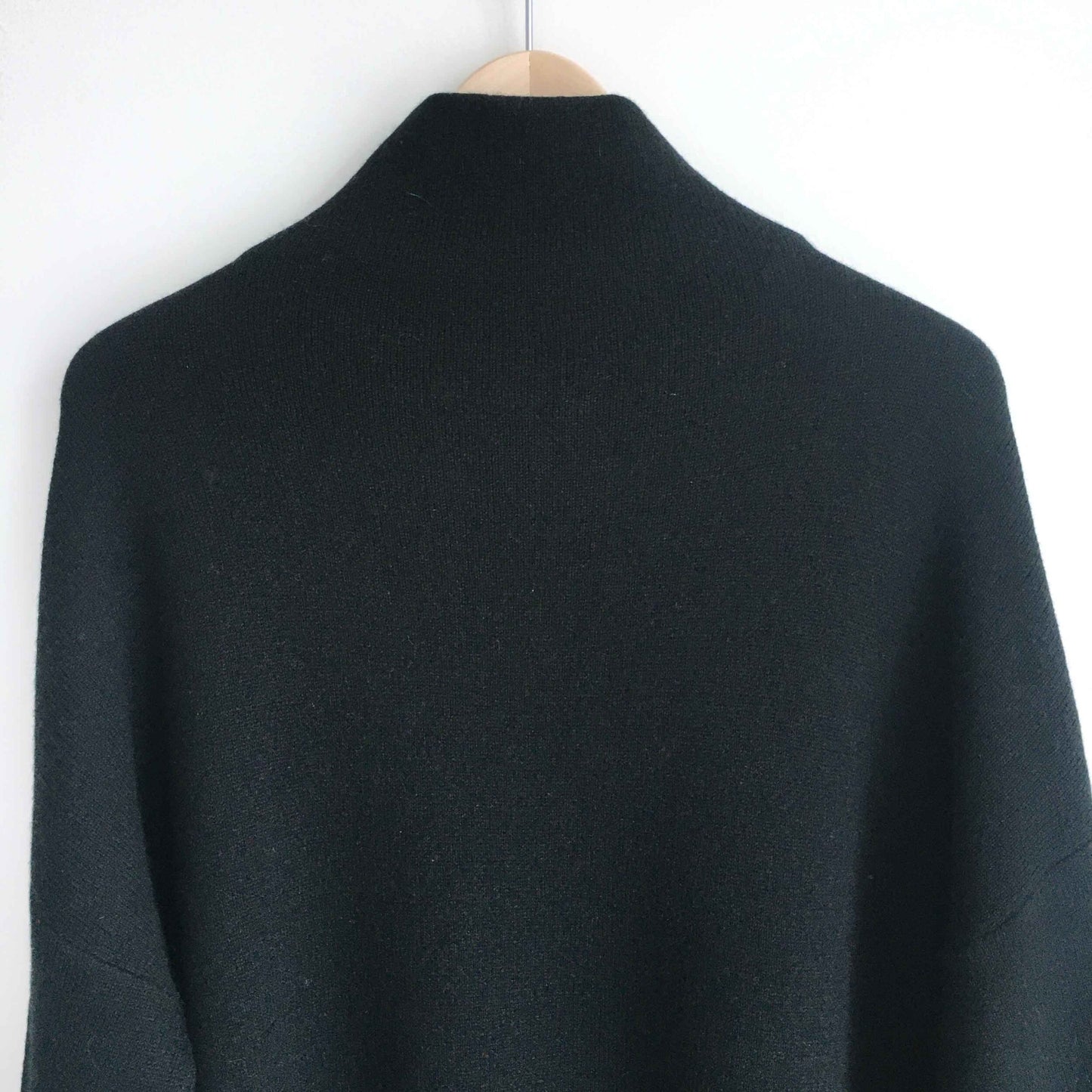 Vince wool-cashmere funnel neck pullover - size Medium