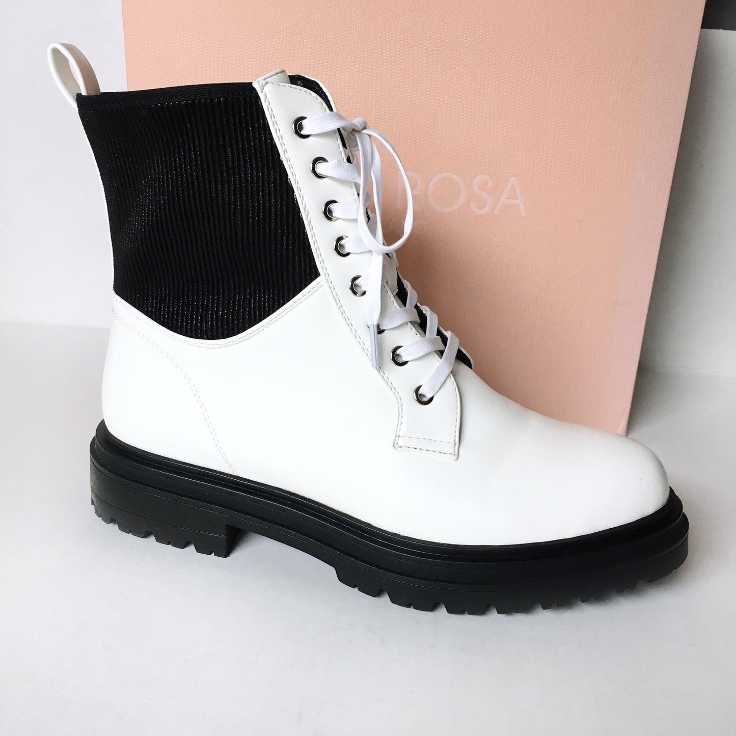NIB Vivorosa Maha lace-up boot - size 40 (9US)