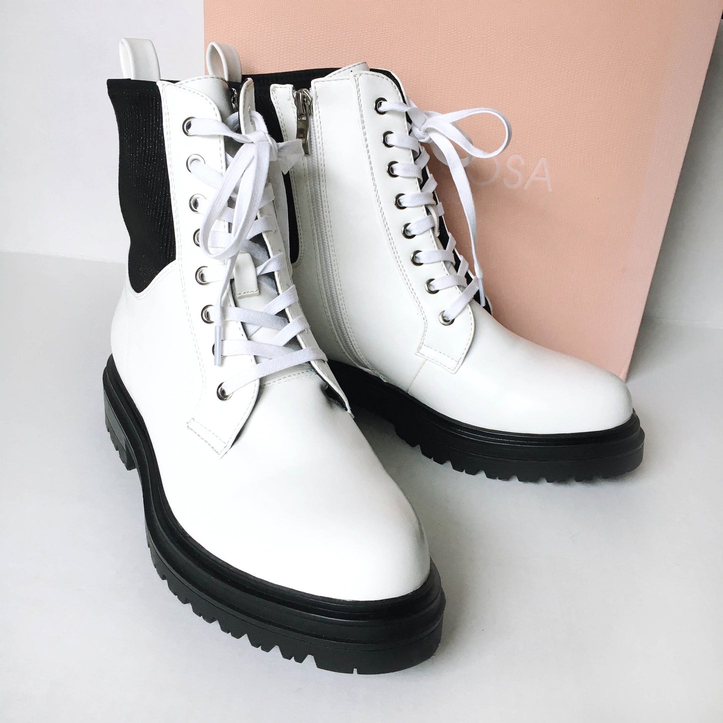 NIB Vivorosa Maha lace-up boot - size 40 (9US)