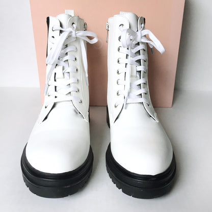 NIB Vivorosa Maha lace-up boot - size 40 (9US)