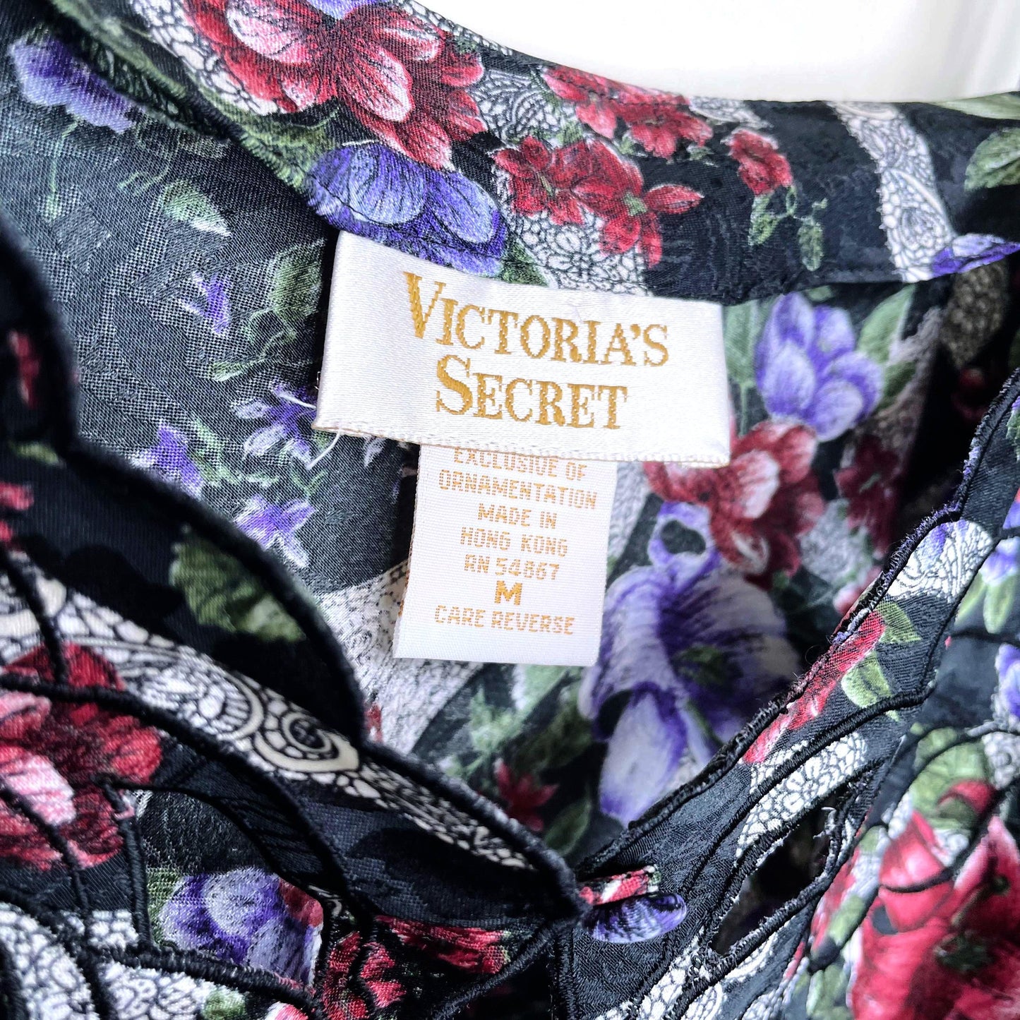 vintage 80's gold label embroidered floral satin cami - size medium