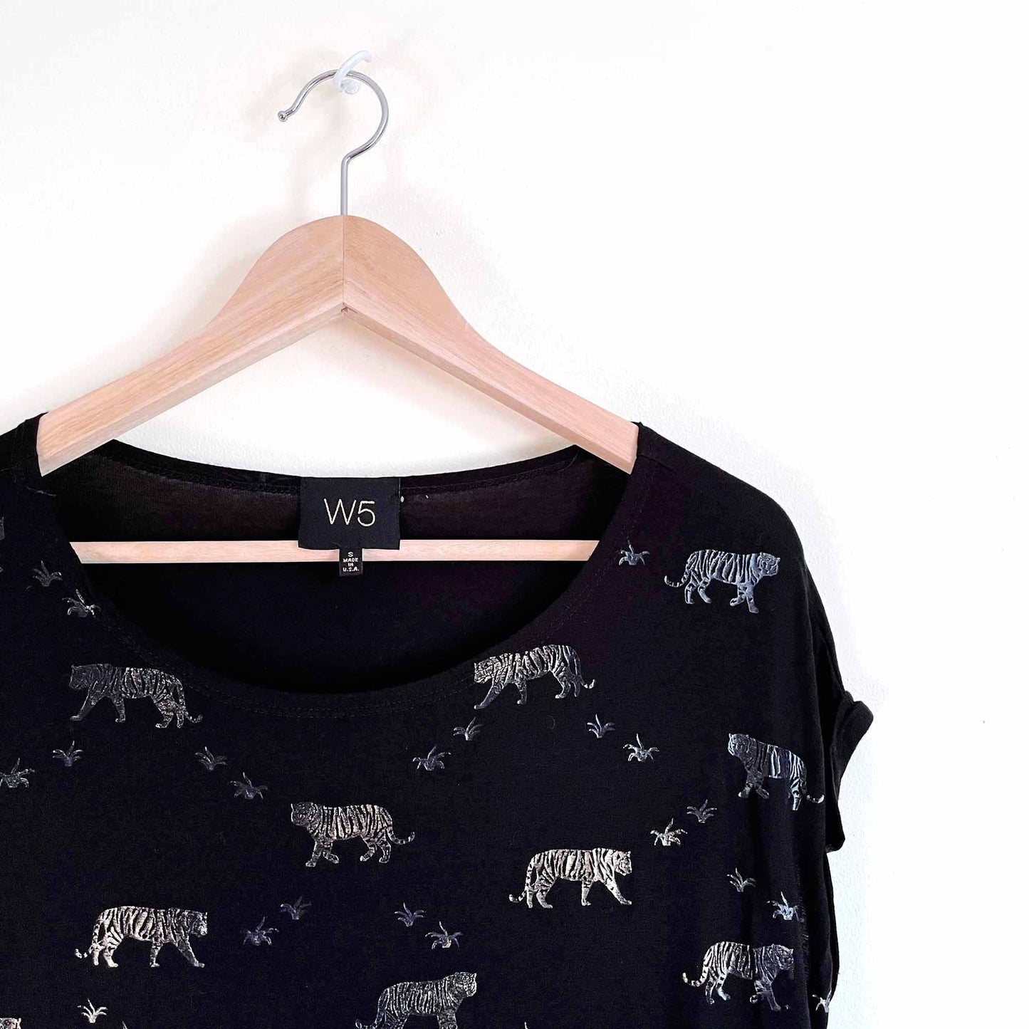 w5 anthropologie gold tiger print t-shirt - size Small