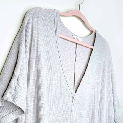 hummingbird waffle tie front top - size large