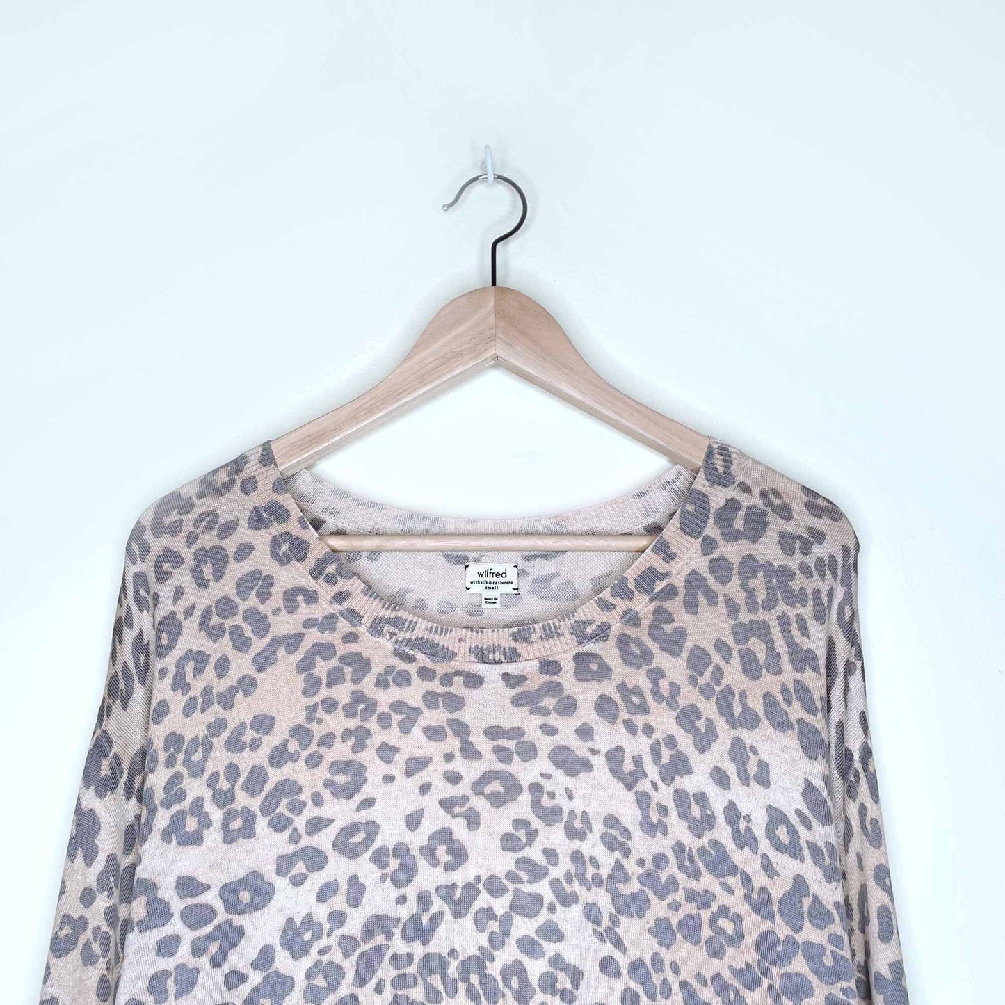 wilfred animal print balzac silk-cashmere oversized sweater - size small