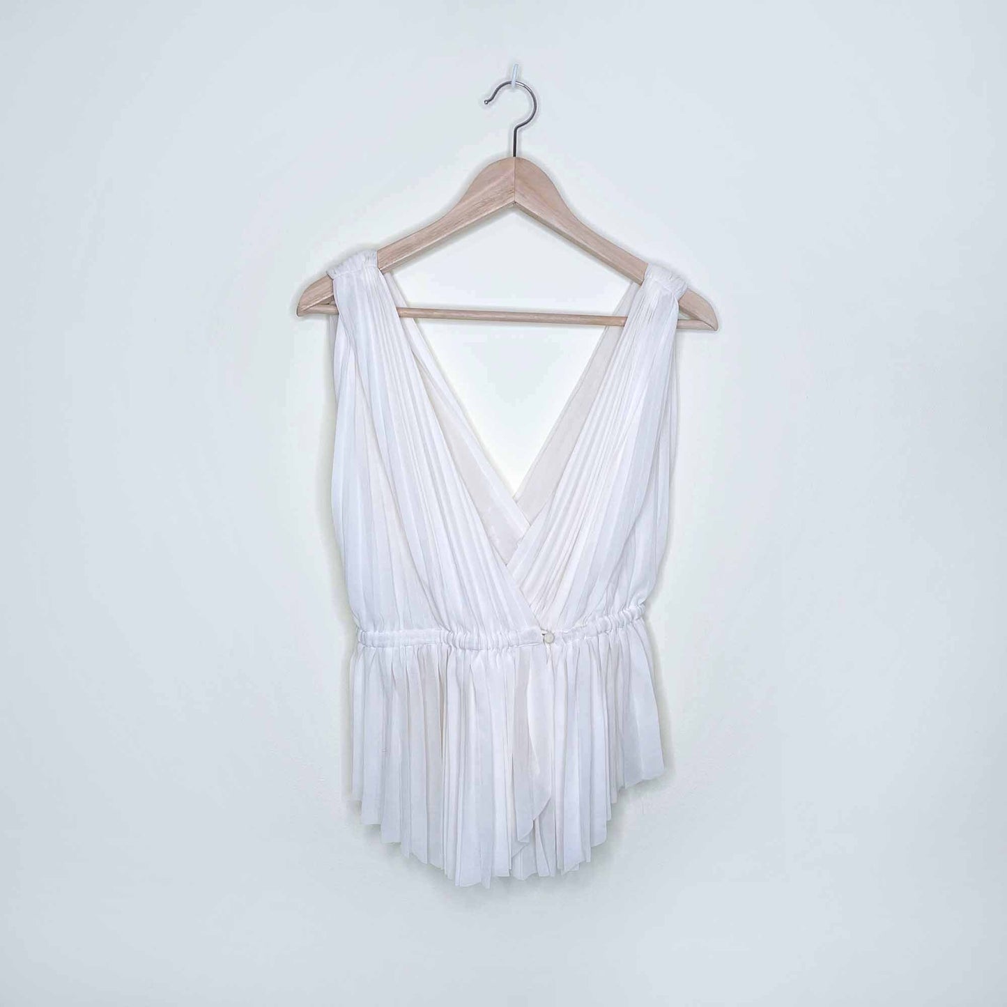 Wilfred accordion pleat wrap sleeveless blouse - size Medium