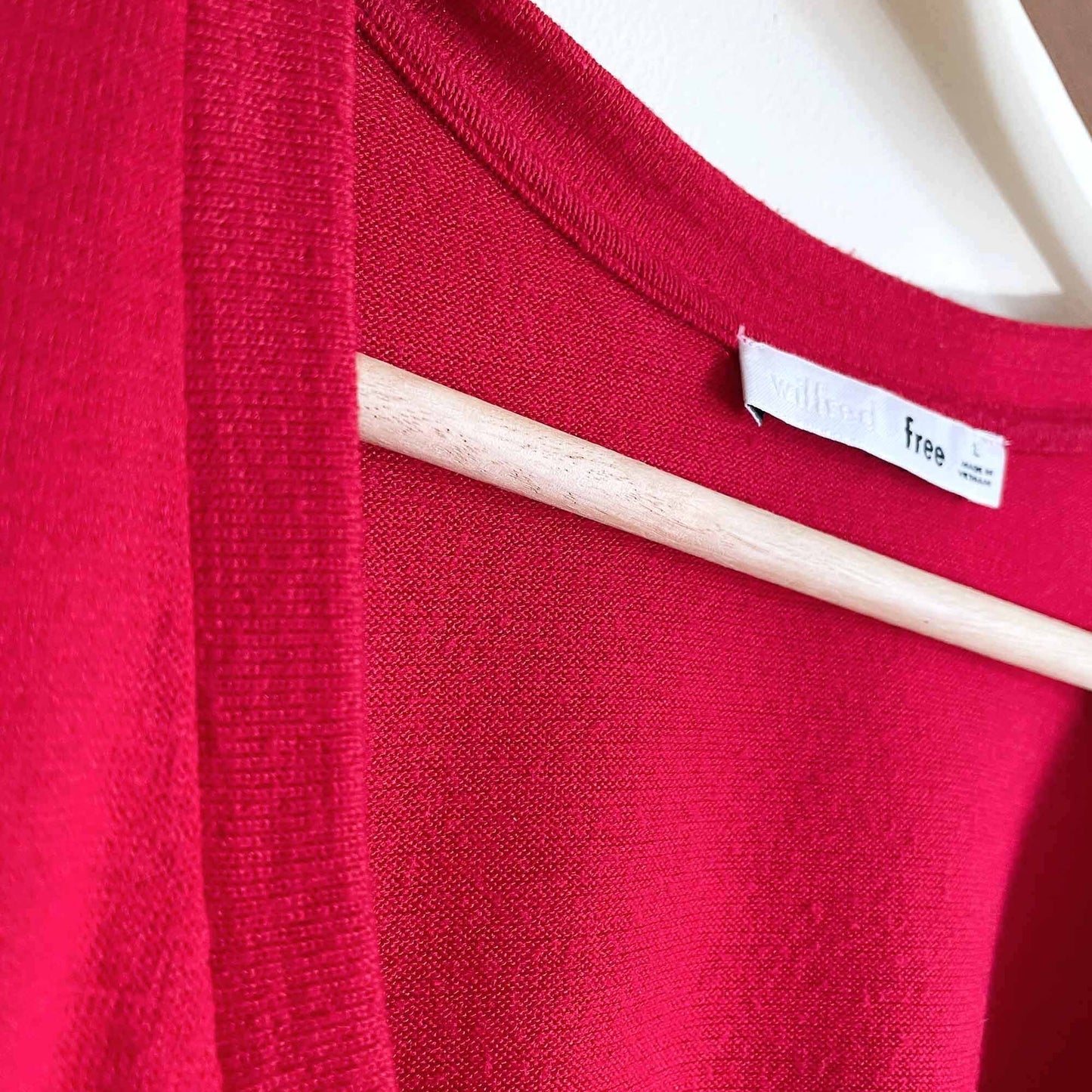 Wilfred Free Brosh v-neck tee with rolled sleeve - size Large