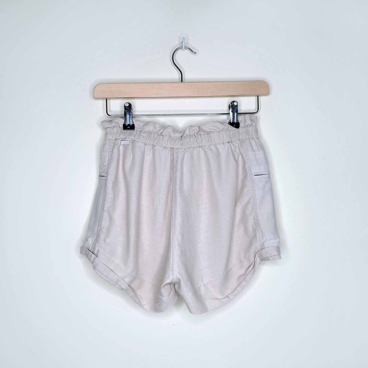 wilfred paradis beige cargo pocket linen-blend shorts - size 2