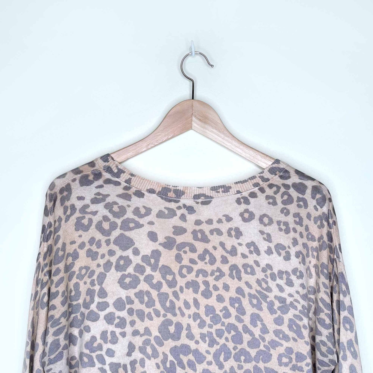 wilfred animal print balzac silk-cashmere oversized sweater - size small