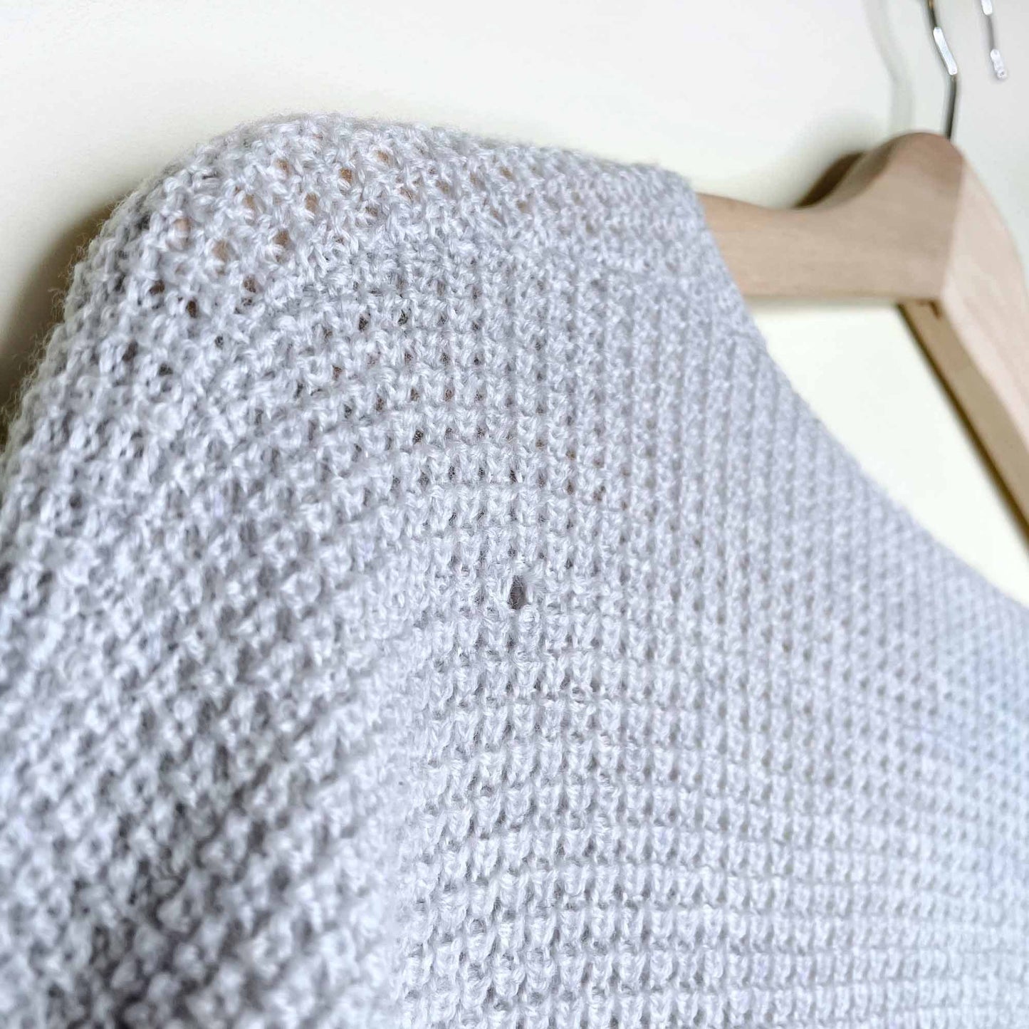 wilfred free wolter v-neck waffle knit wool sweater - size medium