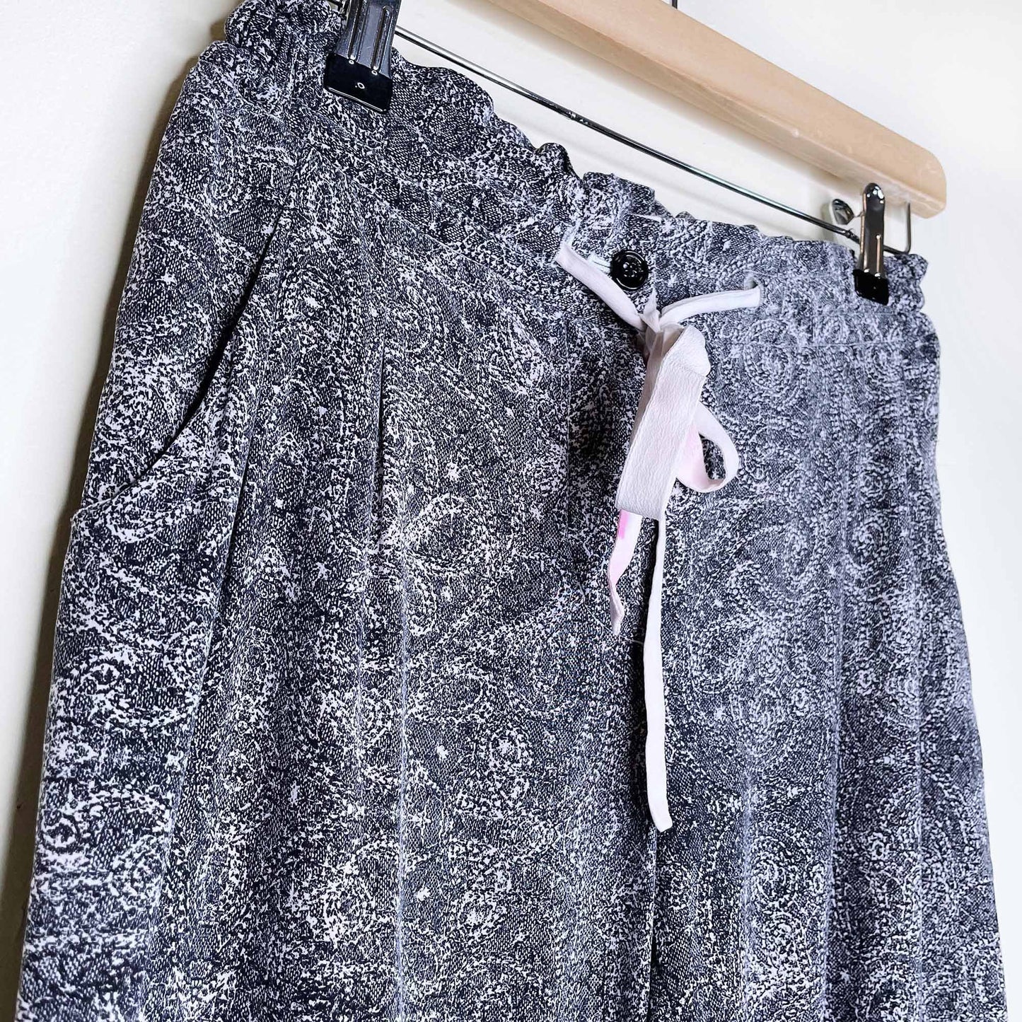 wilfred marais silk paisley jogger pants - size xxs