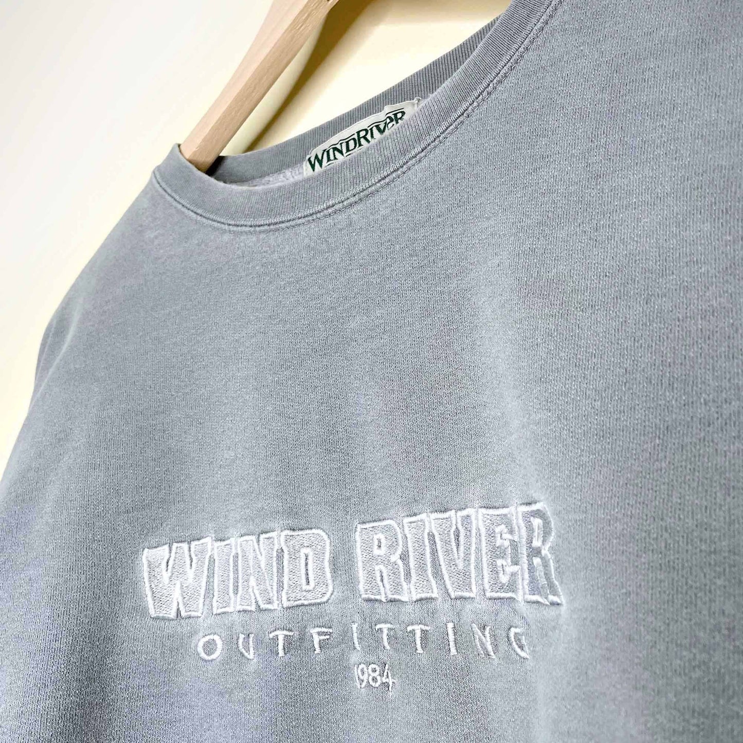 vintage wind river faded cottage logo sweatshirt - size xl