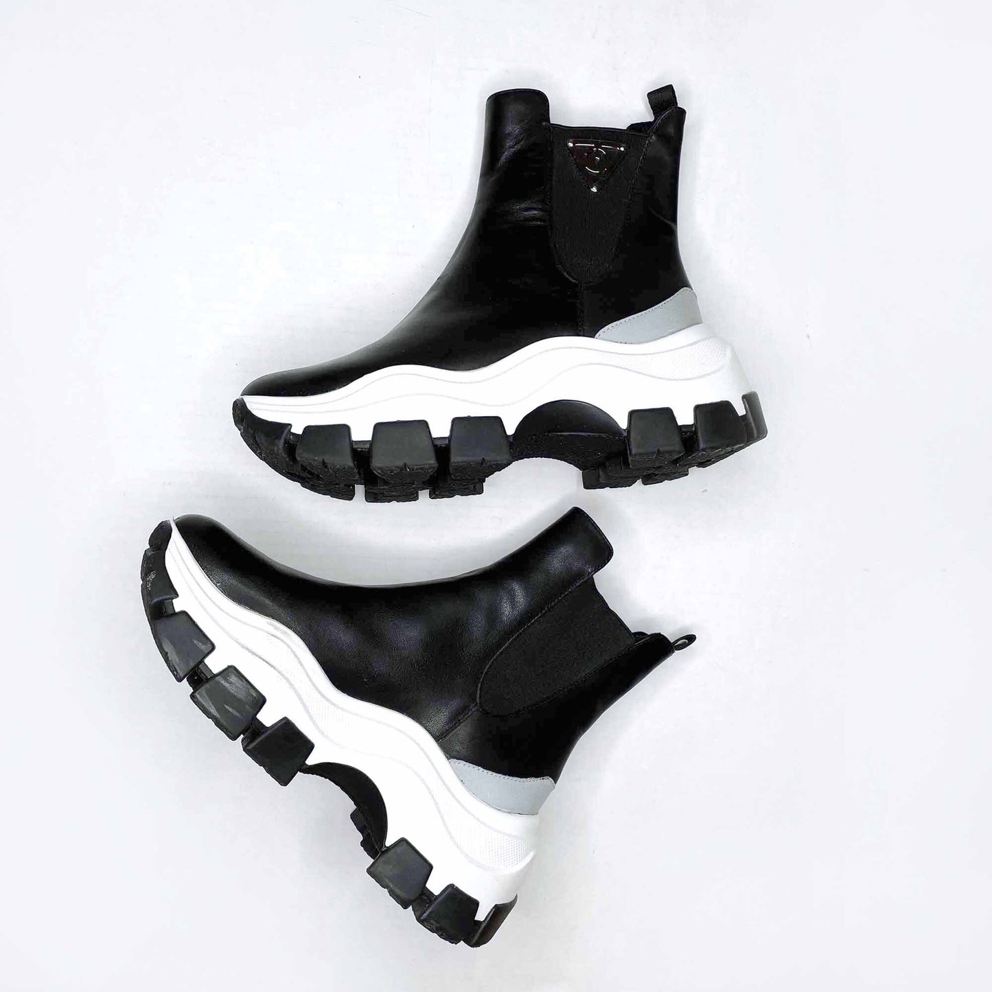 Wishbone Collection chunky sole sneaker boots - size 7.5