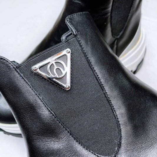 Wishbone Collection chunky sole sneaker boots - size 7.5