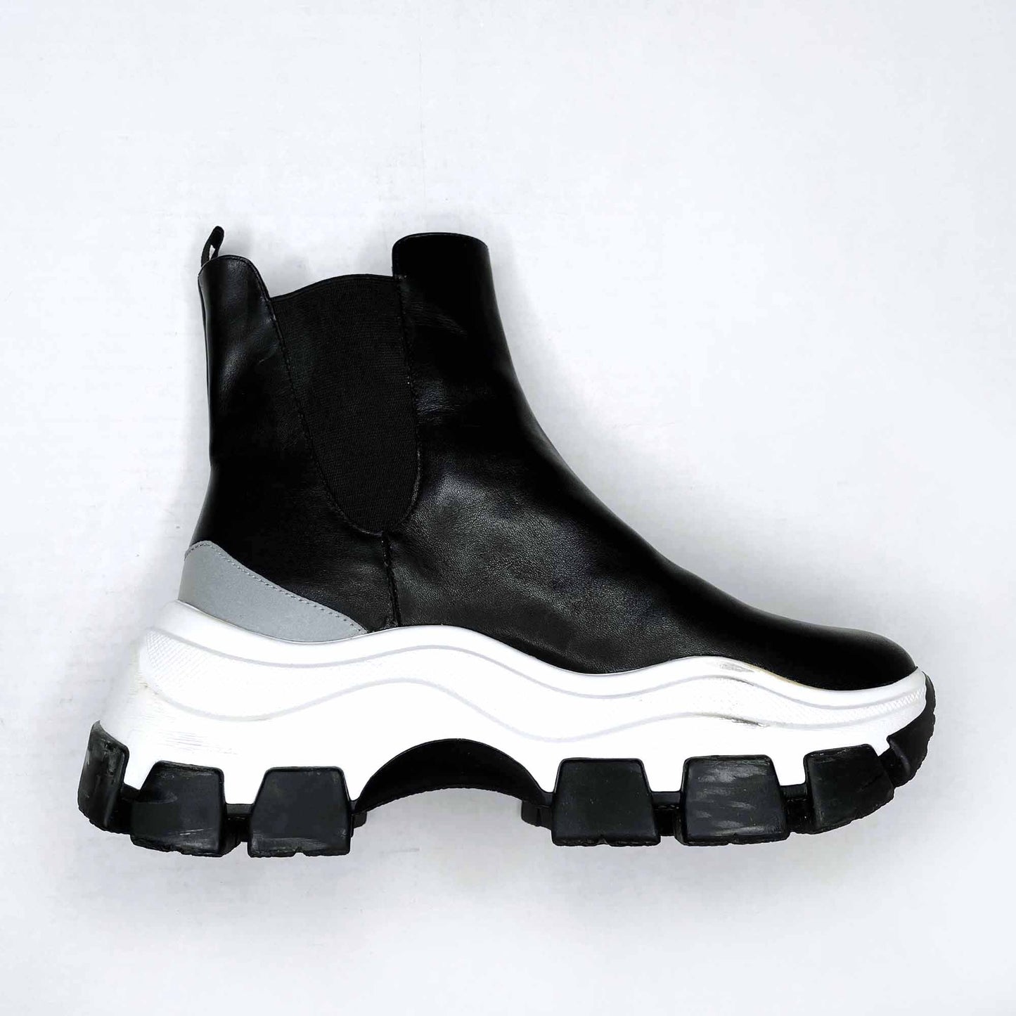 Wishbone Collection chunky sole sneaker boots - size 7.5