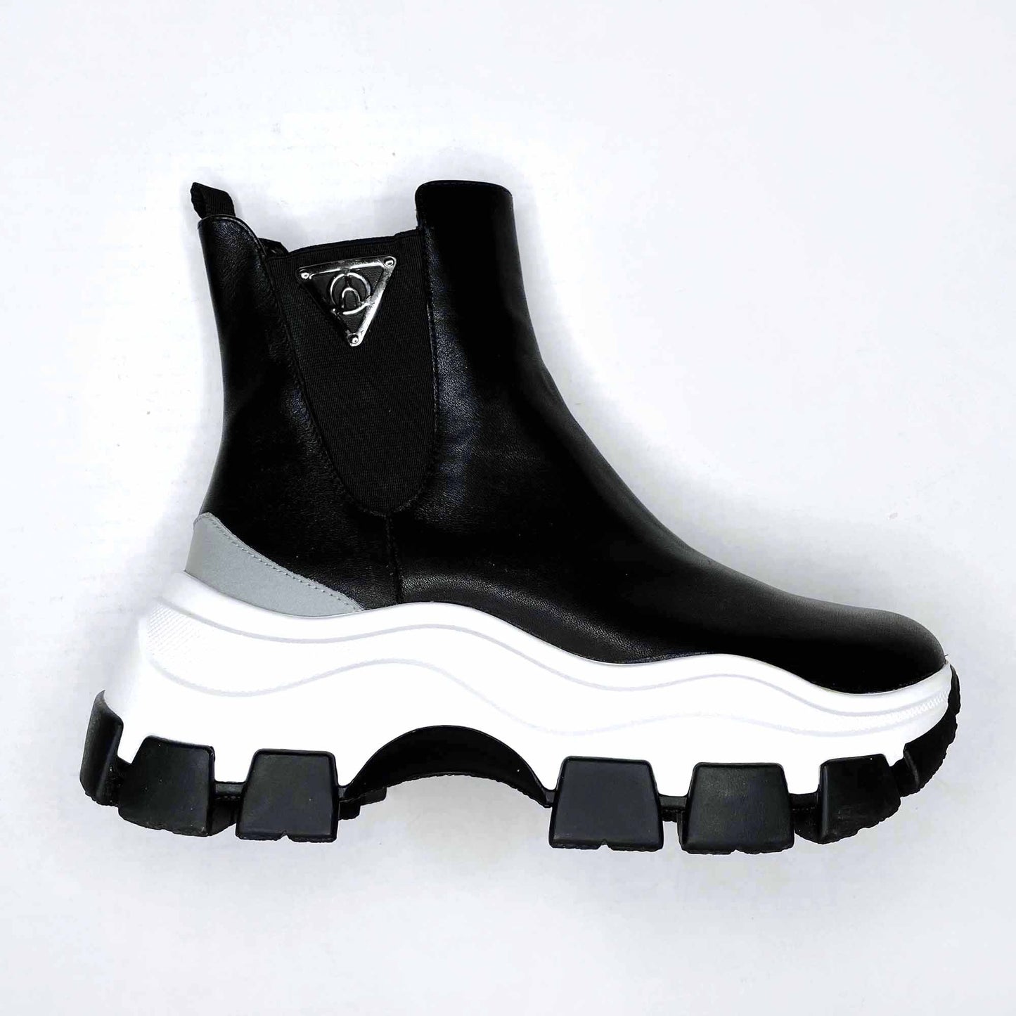 Wishbone Collection chunky sole sneaker boots - size 7.5