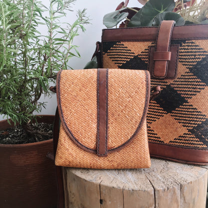 Vintage Straw Crossbody