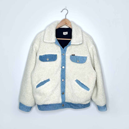 Wrangler reverse sherpa denim jacket - size Medium