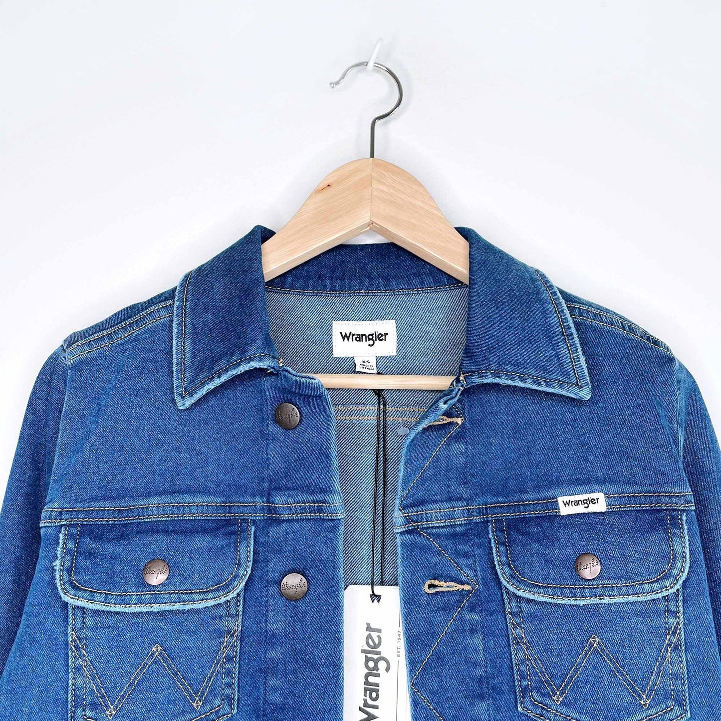 NWT Wrangler Heritage denim jacket In Throwback Blue - size xs