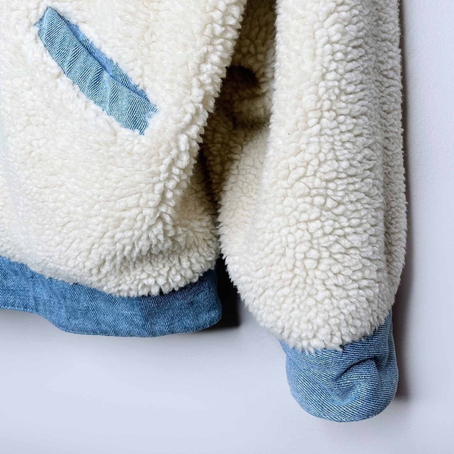 Wrangler reverse sherpa denim jacket - size Medium