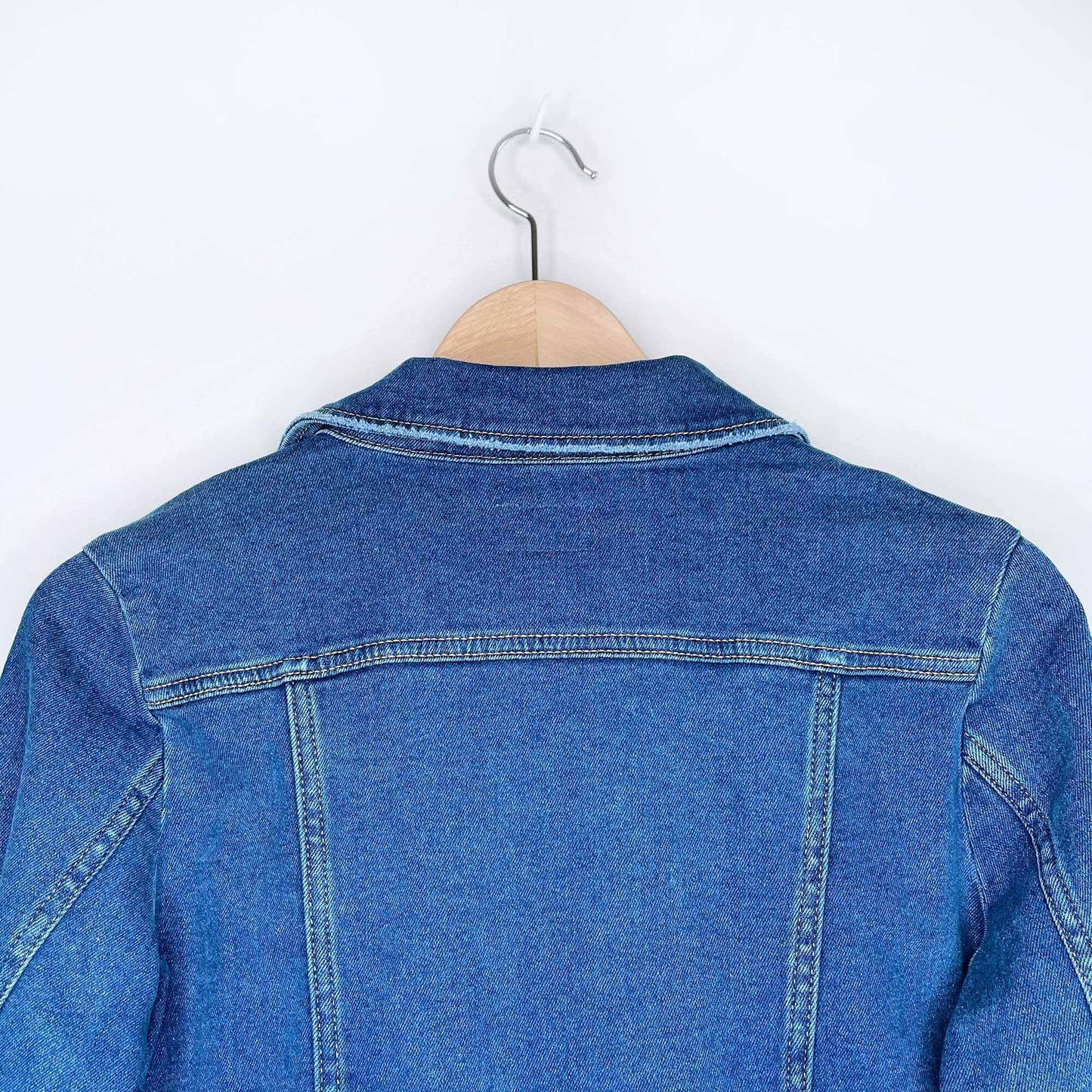 NWT Wrangler Heritage denim jacket In Throwback Blue - size xs
