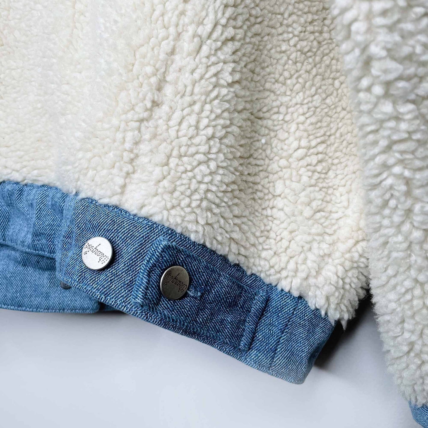 Wrangler reverse sherpa denim jacket - size Medium