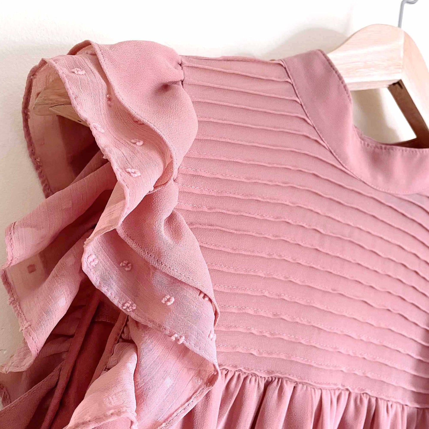 Who what wear ruffled chiffon swiss dot dress - size Small