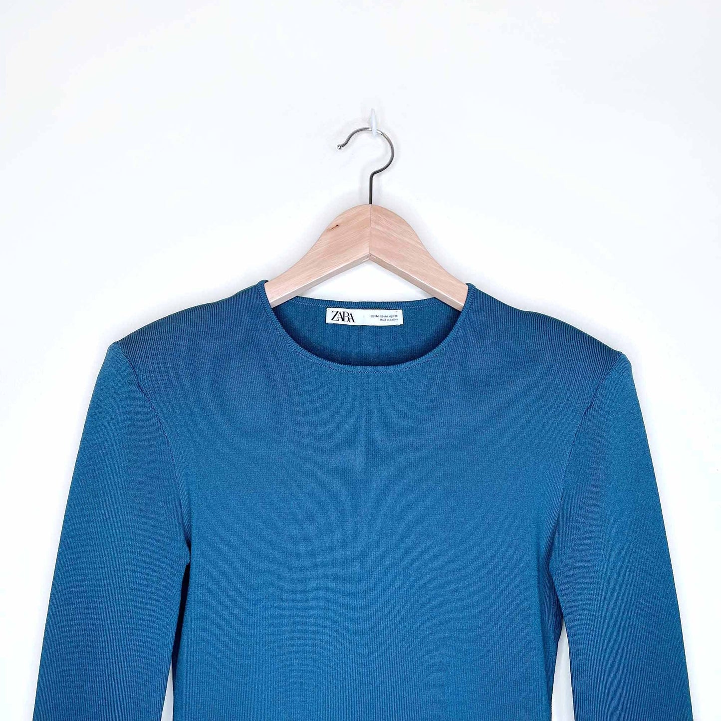 zara ribbed knit top with shoulder pads - size medium