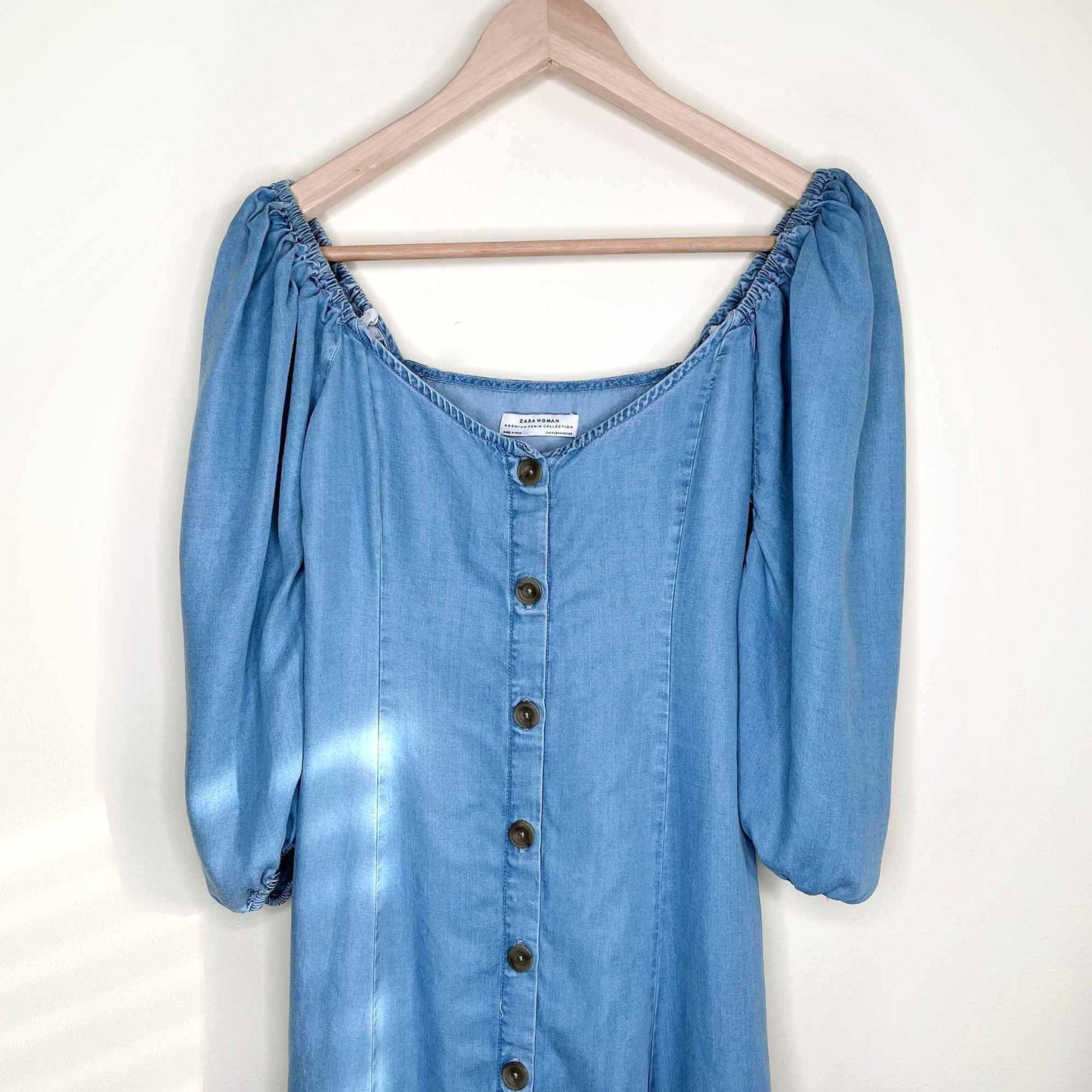 zara premium denim off shoulder button down chambray midi dress - size medium