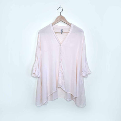 Zara oversized peach v-neck button down blouse - size Small