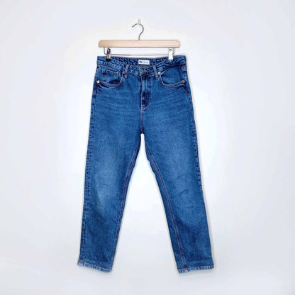 zara high rise medium wash tapered mom jeans - size 8