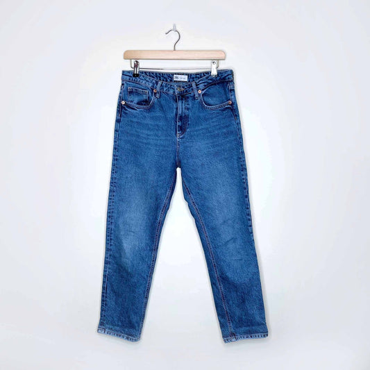 zara high rise medium wash tapered mom jeans - size 8