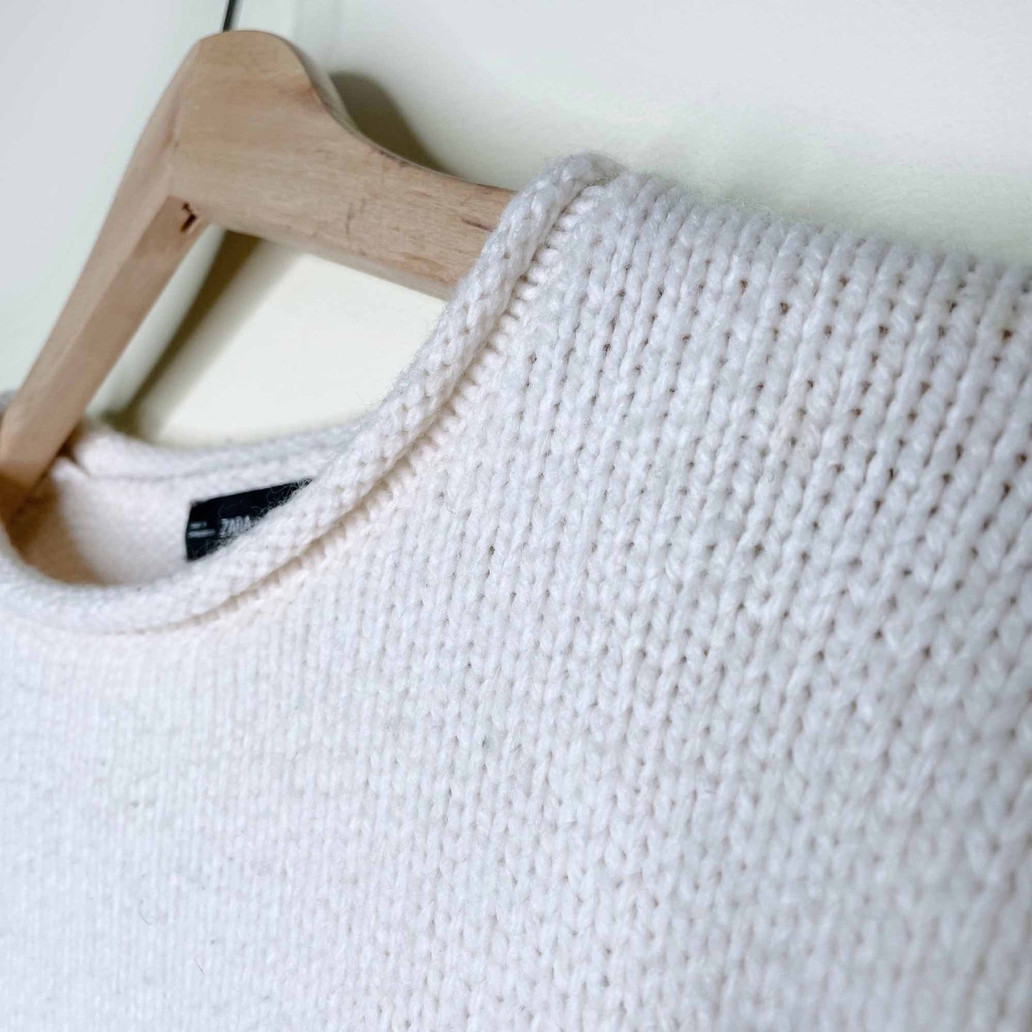 zara cream chunky knit cropped sweater - size large