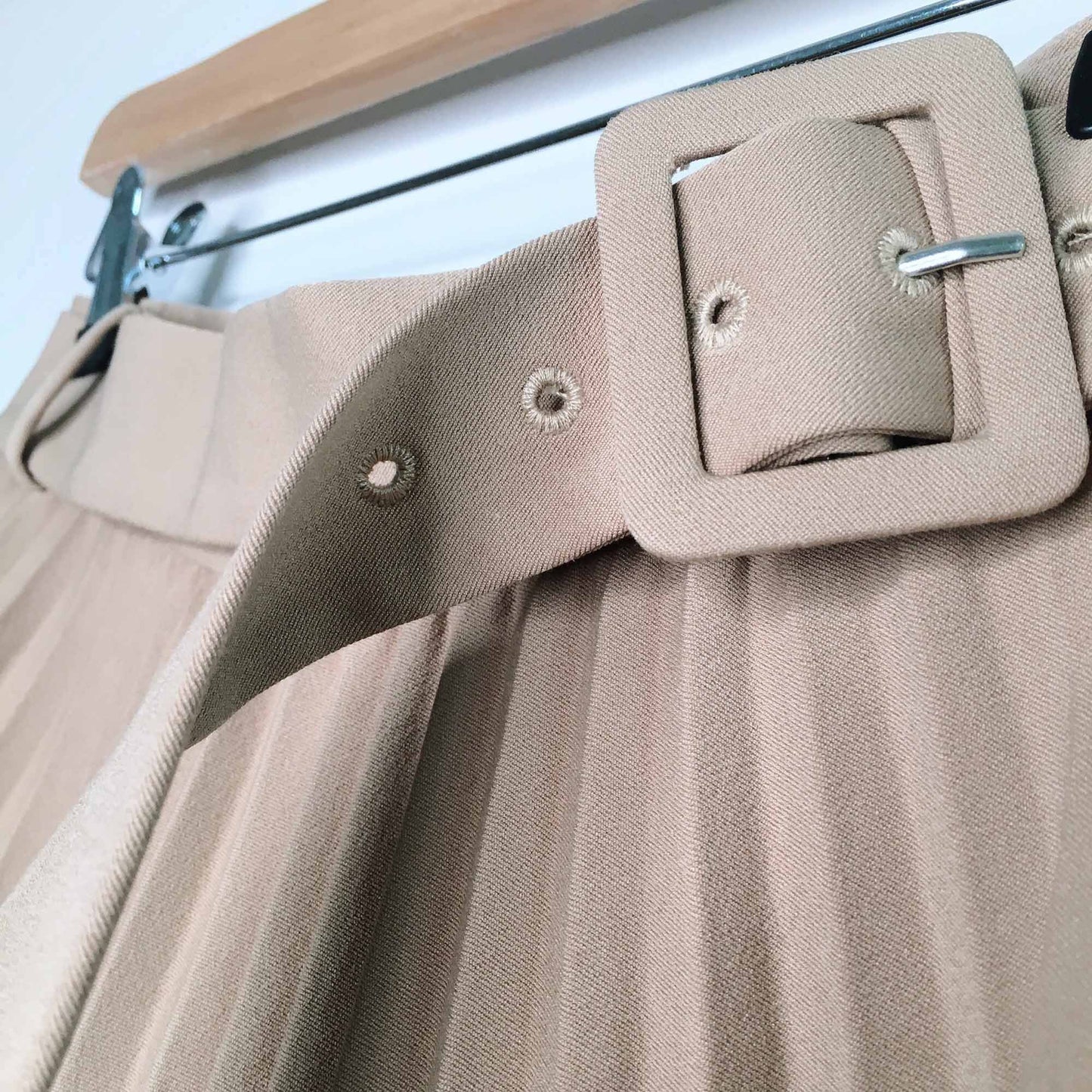 NWOT Zara pleated belted midi skirt in sand - size xs