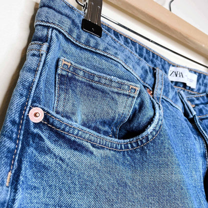 zara high rise medium wash tapered mom jeans - size 8