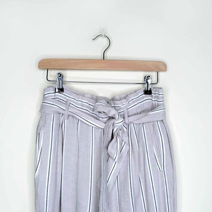H&amp;M Linen-blend paper bag high rise striped pants - size 6