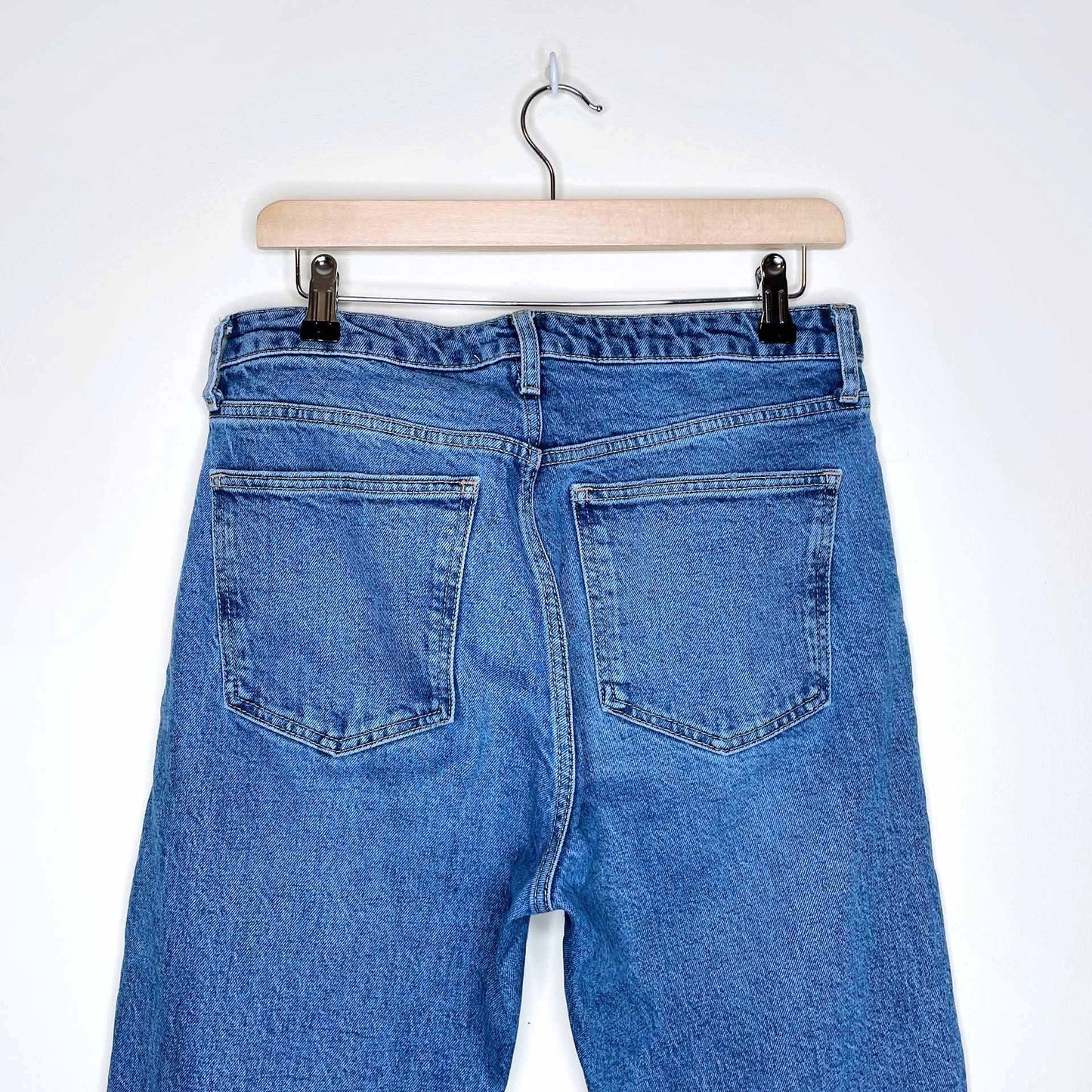 zara high rise medium wash tapered mom jeans - size 8