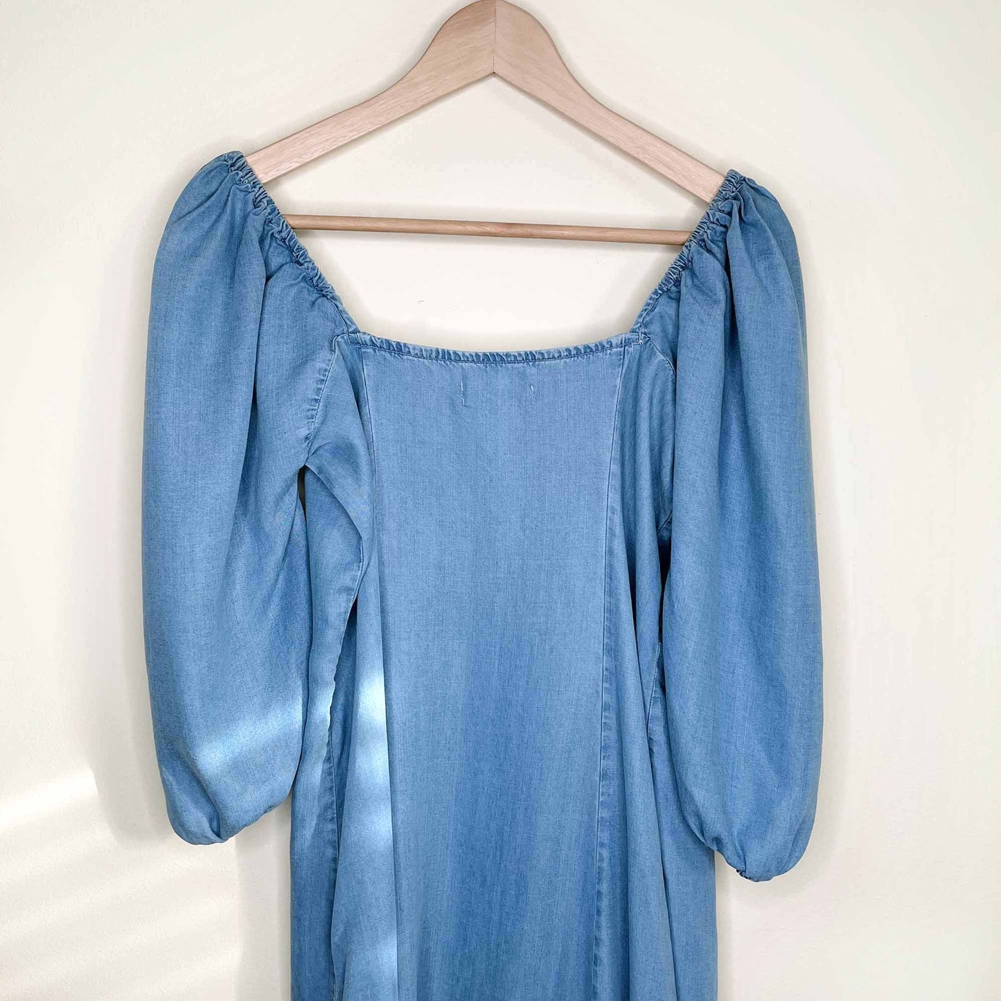 zara premium denim off shoulder button down chambray midi dress - size medium