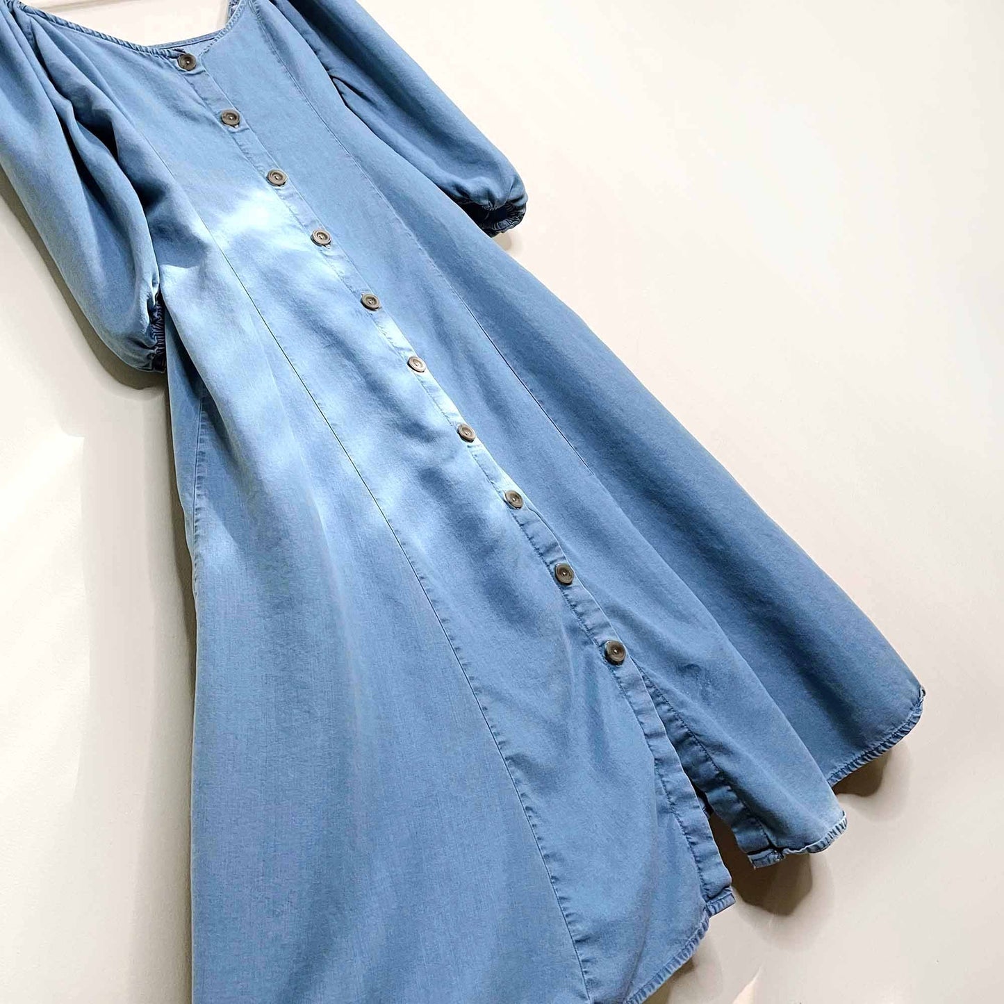 zara premium denim off shoulder button down chambray midi dress - size medium