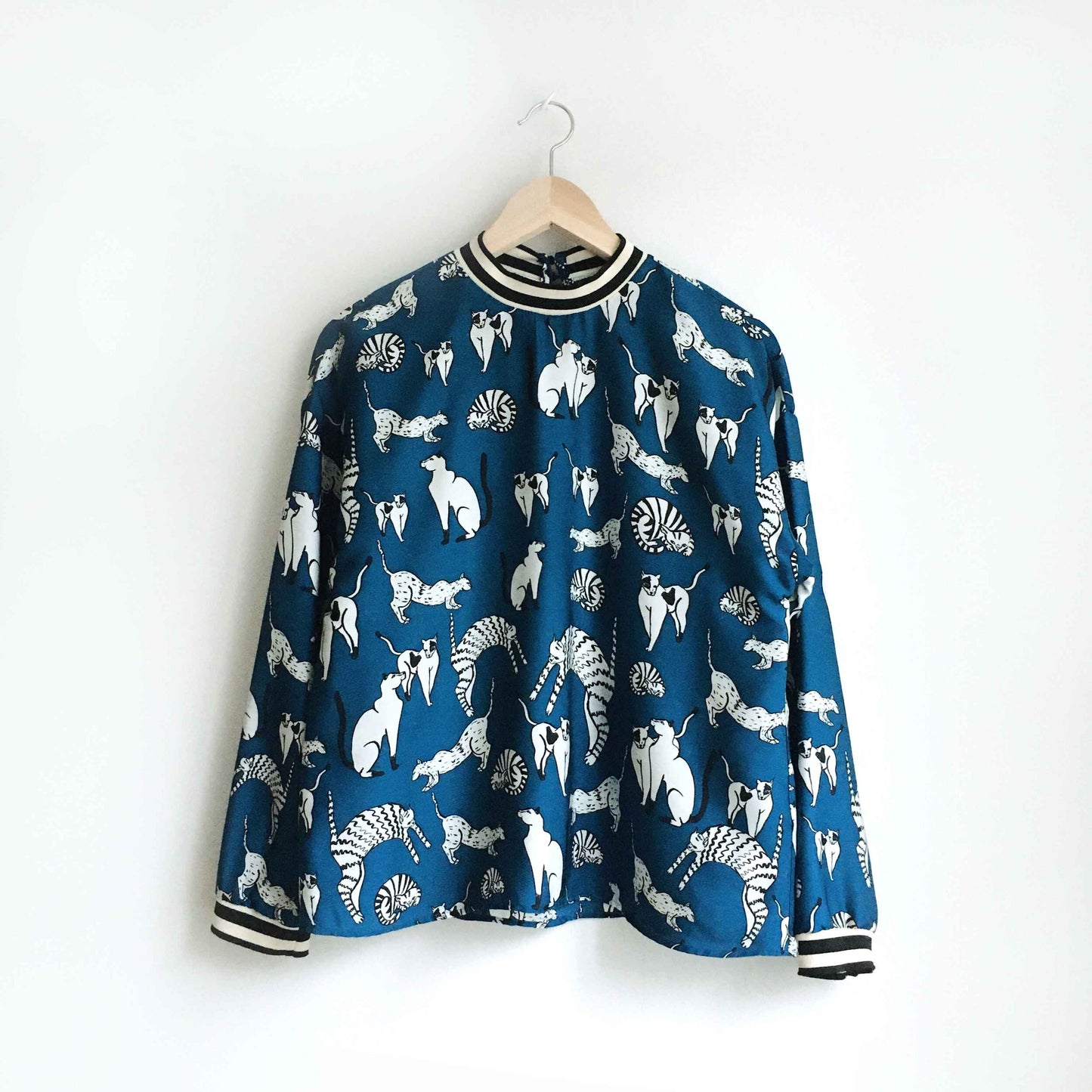 Zara printed cat blouse with knit trim - size Medium