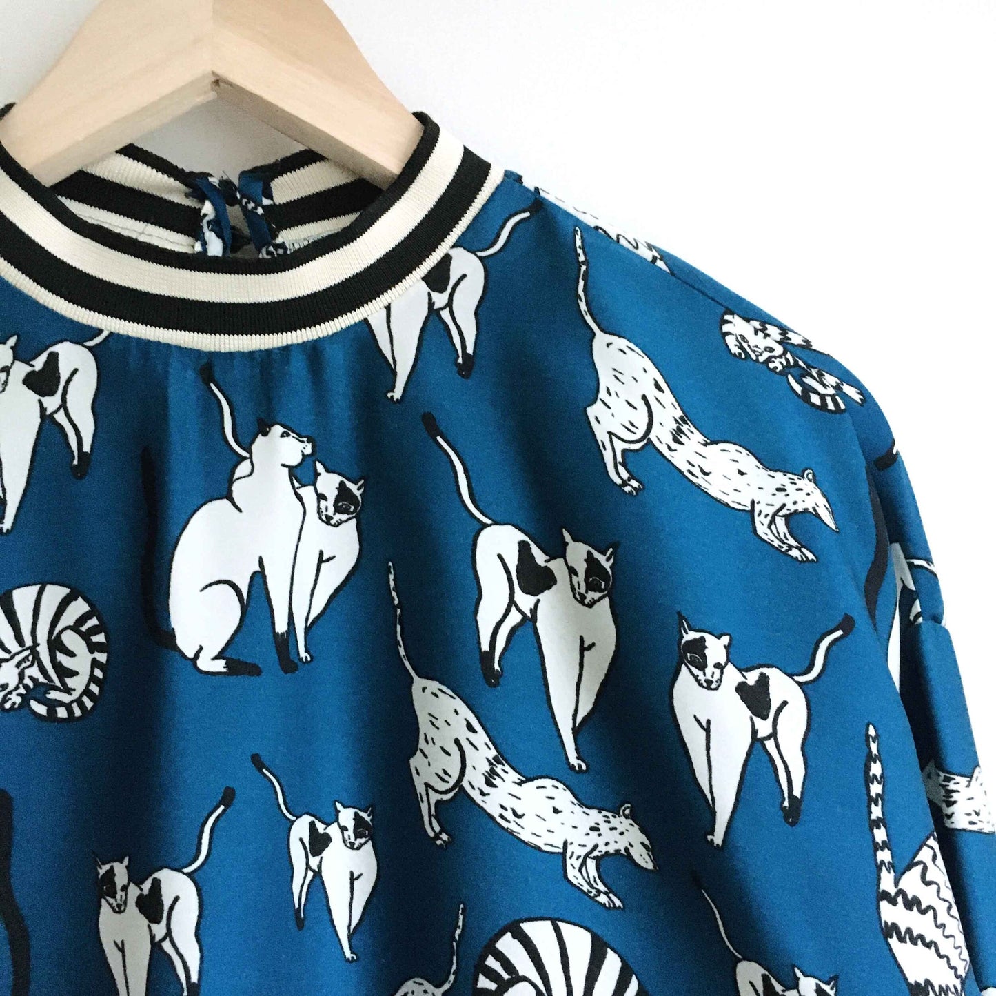 Zara printed cat blouse with knit trim - size Medium