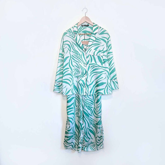 zara tropical green zebra pajama-style button down and wide leg pant set - size xs